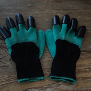 Claw Gardening Gloves - Brand New